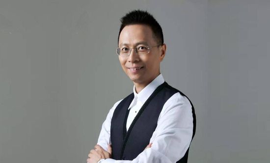 加朵正协商主演一部关于海蒂;拉玛的迷你剧，并与丈夫Jaron Varsano一起任执行制片，《婚外情事》主创Sarah Treem编剧，该剧在Showtime，还待获正式预订